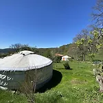 Luksusowy namiot Eco Yourte Les Airelles Saint-Anthème
