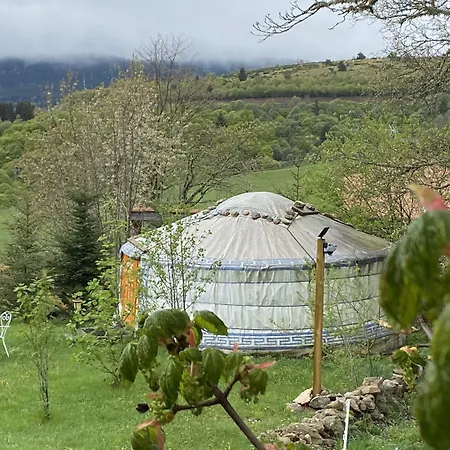 Eco Yourte Les Airelles Campo de lujo Saint-Anthème