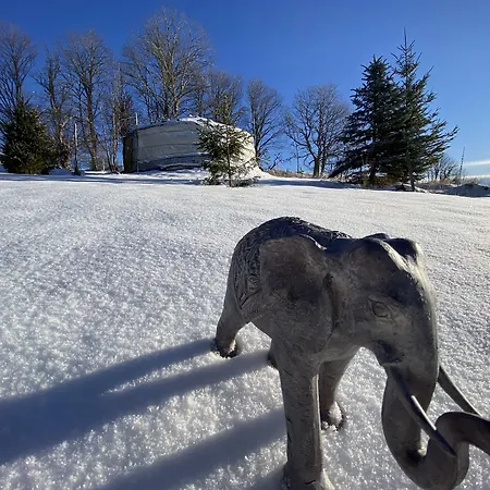 Eco Yourte Les Airelles 4* Saint-Anthème
